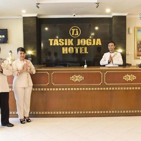 タシック ジョグジャ ホテル ジョグジャカルタ エクステリア 写真