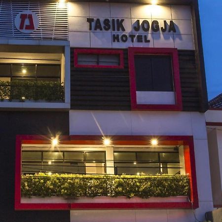 タシック ジョグジャ ホテル ジョグジャカルタ エクステリア 写真