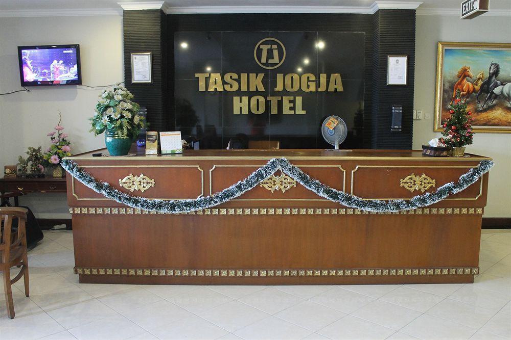 タシック ジョグジャ ホテル ジョグジャカルタ エクステリア 写真